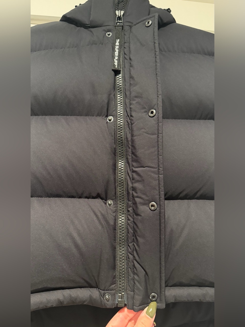 Auth. ✅ Aritzia Super Puff Shorty Vest in “Black” Size Large 🖤 - Picture 4 of 13